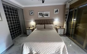 Beachfront Apartment - Sea Views - Marbella